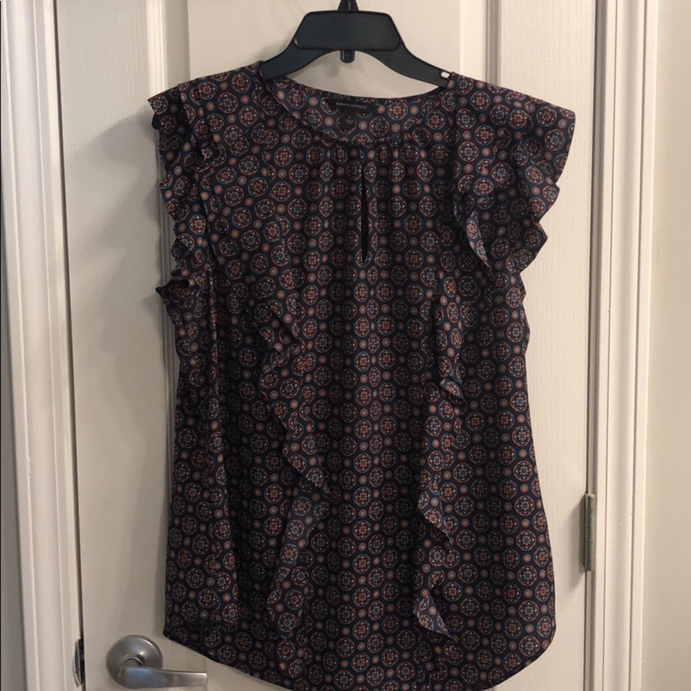 Banana Republic key hole neck ruffle front. Sz L
